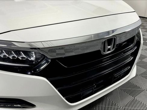 Used 2018 Honda Accord Touring image 39