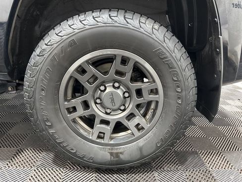 Used 2020 Toyota 4Runner Venture w/ Moonroof Package image 34