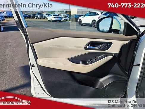 Used 2023 Nissan Rogue SL w/ SL Premium Package image 27