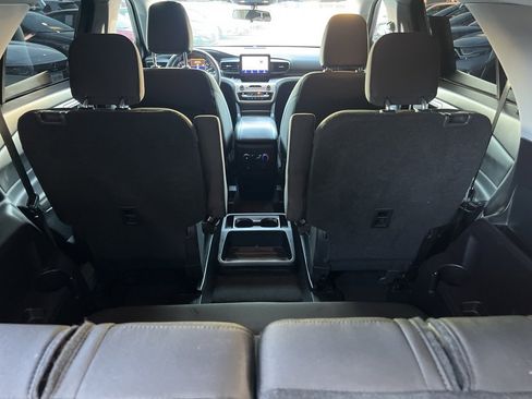 Used 2021 Ford Explorer XLT image 18