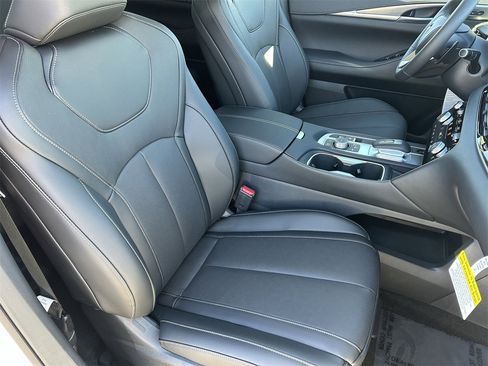 New 2026 INFINITI QX60 Luxe image 10