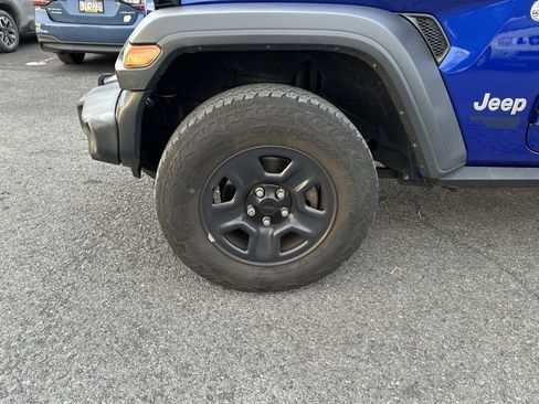 Used 2018 Jeep Wrangler Unlimited Sport image 11