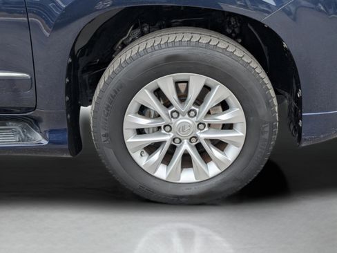 Used 2018 Lexus GX 460 image 9