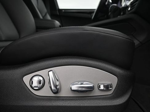 Certified 2026 Porsche Macan Turbo AWD/4WD image 15