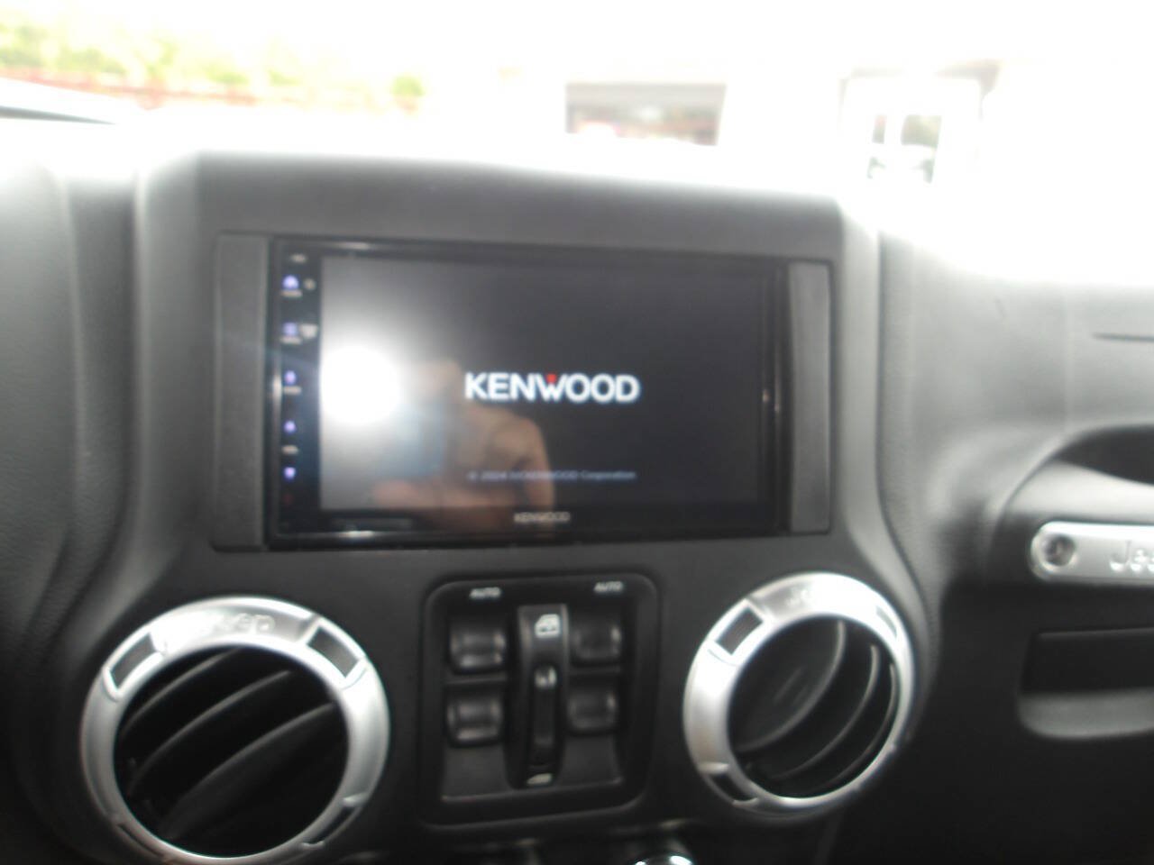 Used 2015 Jeep Wrangler Unlimited Sahara w/ Connectivity Group AWD/4WD image 14