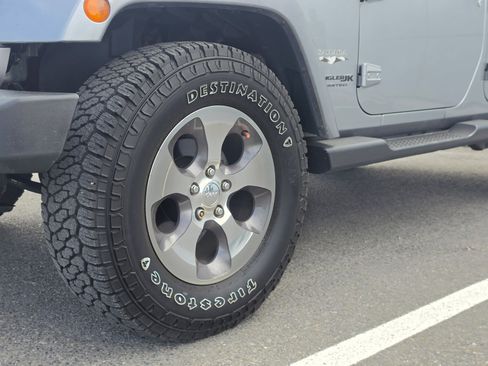 Used 2018 Jeep Wrangler Unlimited Sahara AWD/4WD image 10