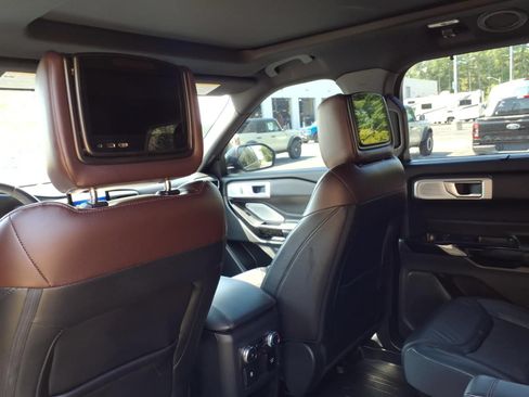 Used 2021 Ford Explorer Platinum w/ Equipment Group 601A AWD/4WD image 32
