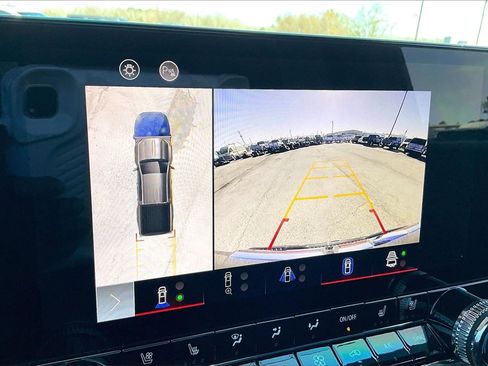 Used 2023 GMC Canyon AT4 w/ AT4 Premium Package image 13