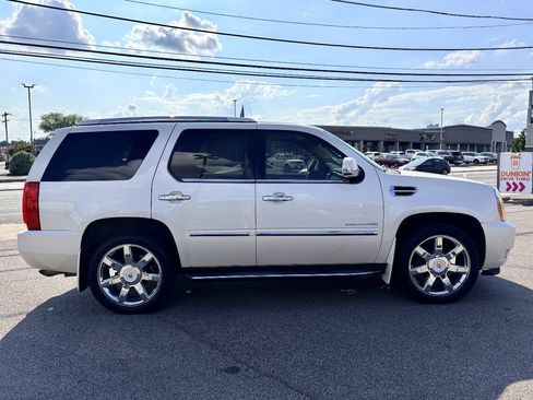 Used 2014 Cadillac Escalade Luxury AWD/4WD image 7