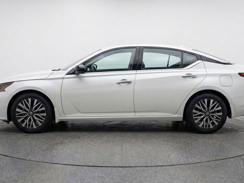 Used 2025 Nissan Altima 2.5 SV FWD image 5