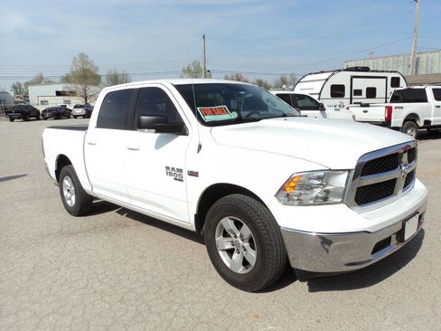 Used 2019 RAM 1500 Classic SLT w/ Luxury Group image 8