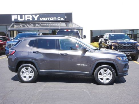 Used 2022 Jeep Compass Latitude w/ Convenience Group AWD/4WD image 1