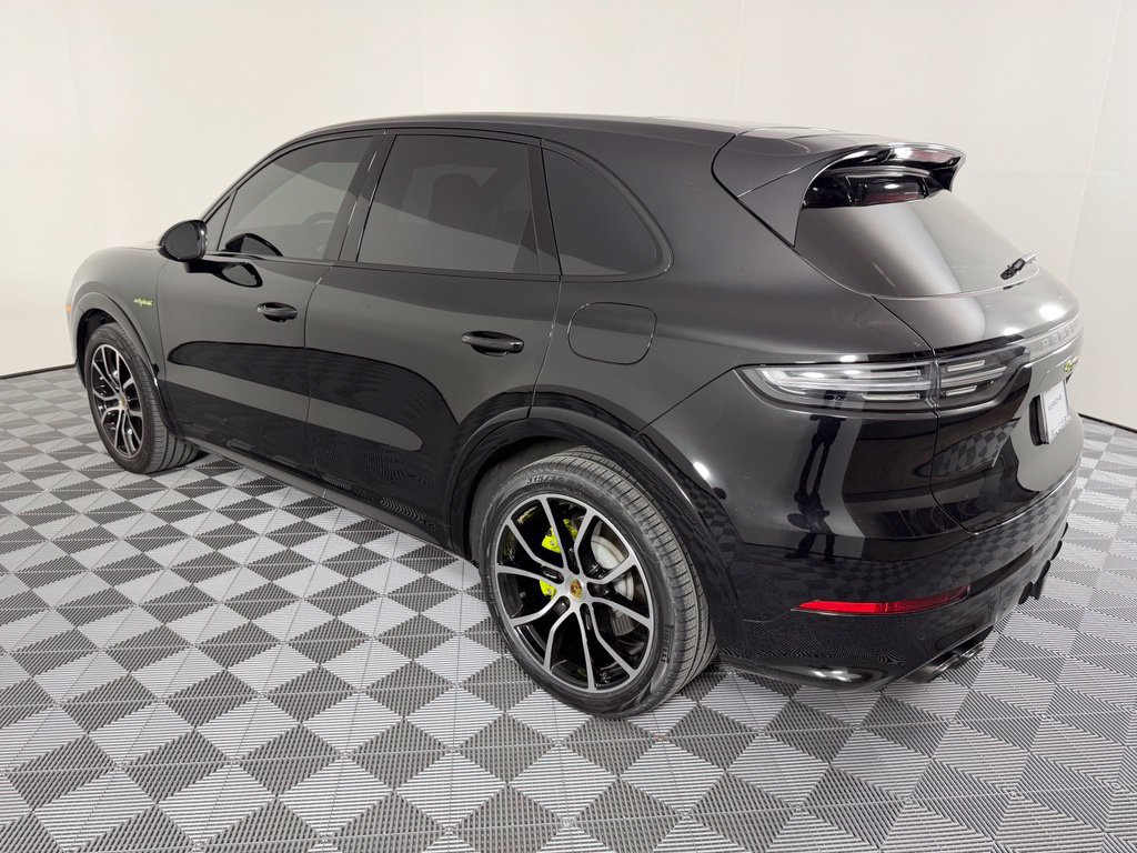 Certified 2022 Porsche Cayenne E-Hybrid AWD/4WD image 3