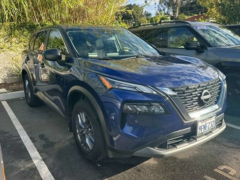Used 2023 Nissan Rogue S FWD image 2