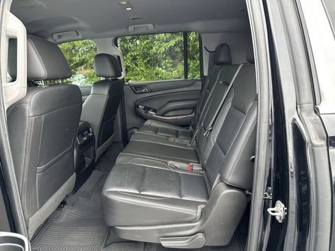 Used 2019 Chevrolet Suburban LT RWD image 12