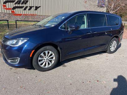 Used 2020 Chrysler Pacifica Touring w/ Advanced Safetytec Group