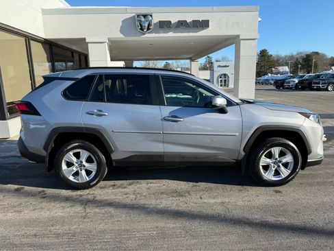 Used 2021 Toyota RAV4 XLE w/ Convenience Package image 10