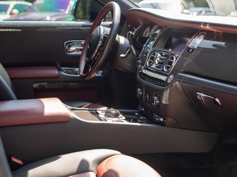 Certified 2018 Rolls-Royce Ghost RWD image 2