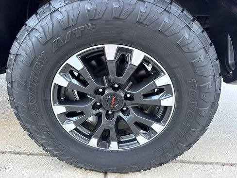 Used 2021 Nissan Titan PRO-4X w/ Pro-4x Convenience Package AWD/4WD image 22