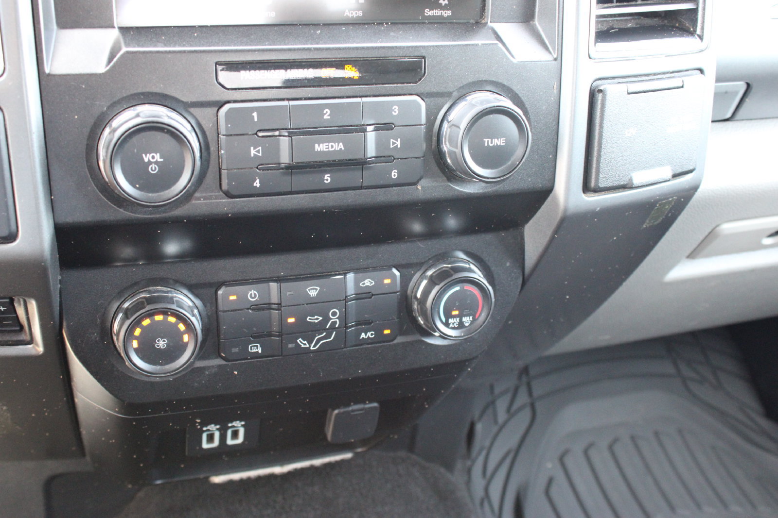 Used 2019 Ford F250 XLT w/ Snow Plow Prep Package AWD/4WD image 16