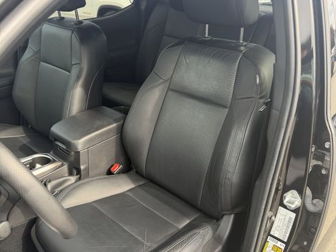 Used 2023 Toyota Tacoma Limited w/ Nightshade Package AWD/4WD image 6