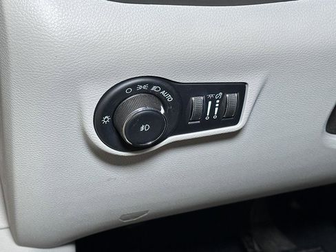 Certified 2023 Jeep Compass Limited image 25