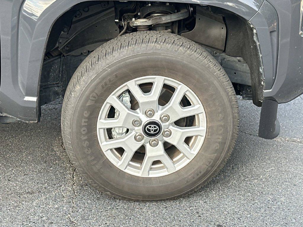 Used 2024 Toyota Tacoma SR5 AWD/4WD image 10