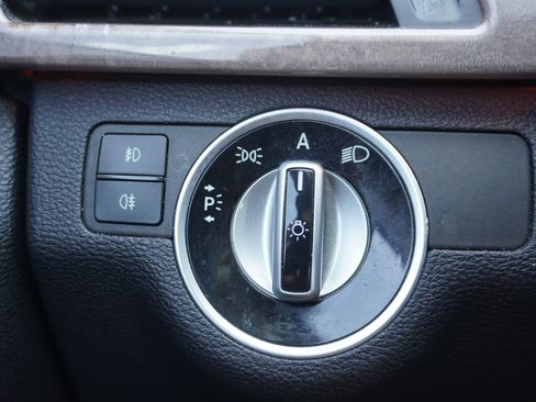 Used 2011 Mercedes-Benz E 350 4MATIC Sedan image 28