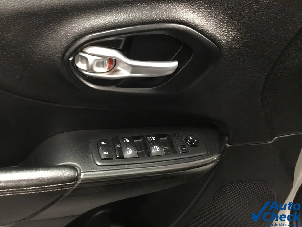 Used 2016 Jeep Cherokee Limited AWD/4WD image 18