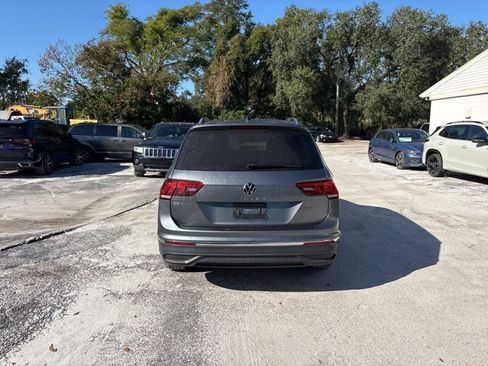 Used 2023 Volkswagen Tiguan SE w/ Panoramic Sunroof Package image 18
