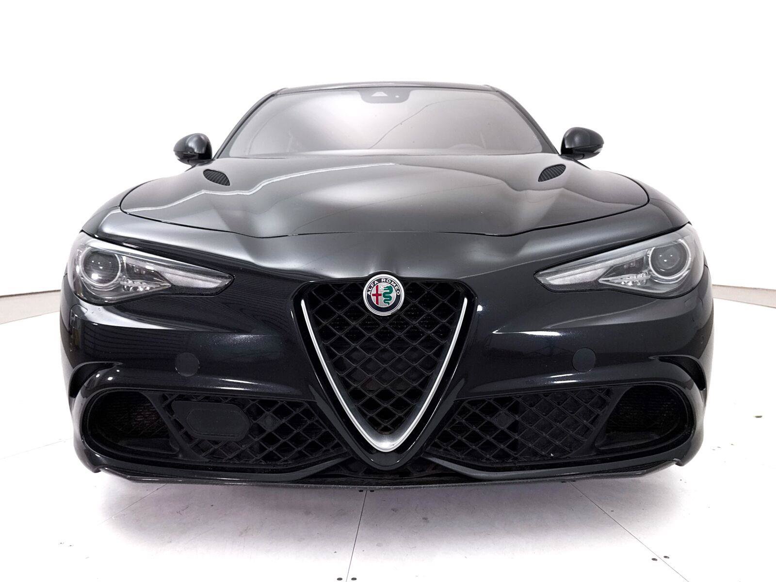 Used 2018 Alfa Romeo Giulia Quadrifoglio w/ Driver Assist Dynamic Package RWD image 13