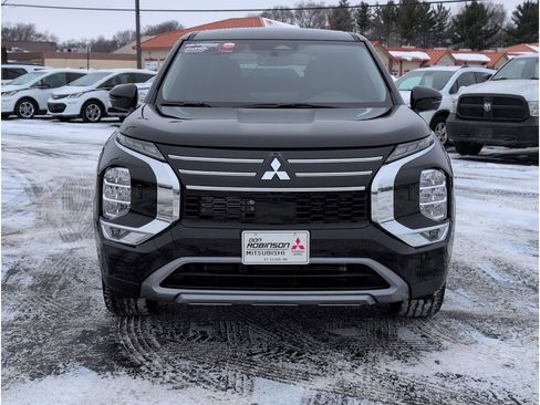 New 2026 Mitsubishi Outlander SE image 8