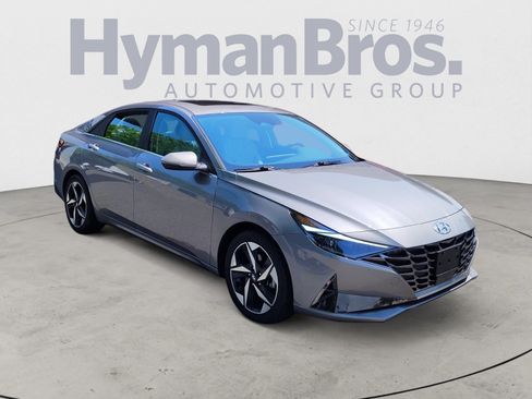 Used 2023 Hyundai Elantra Limited w/ Cargo Package FWD image 1