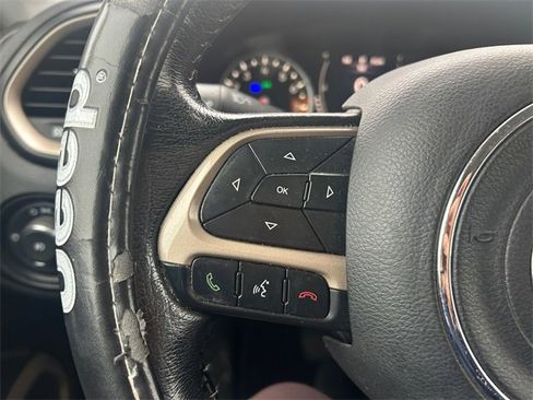 Used 2016 Jeep Renegade Latitude image 24