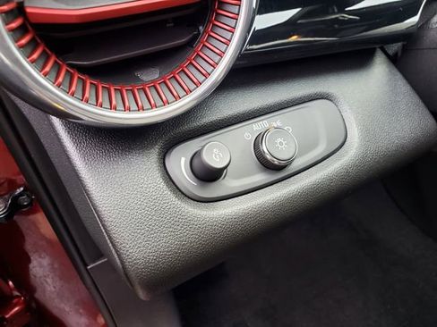 Certified 2024 Chevrolet Trax RS w/ Sunroof Package image 21