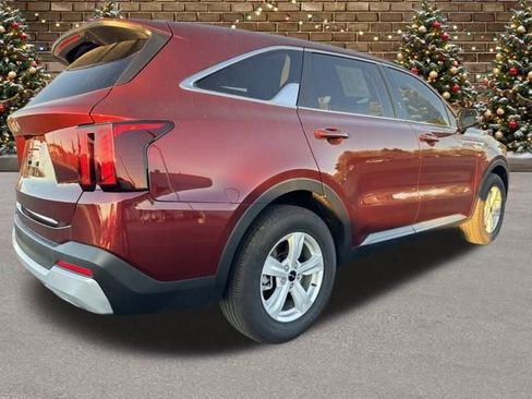 Used 2025 Kia Sorento LX image 7