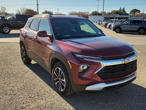 Used 2025 Chevrolet TrailBlazer LT image 4