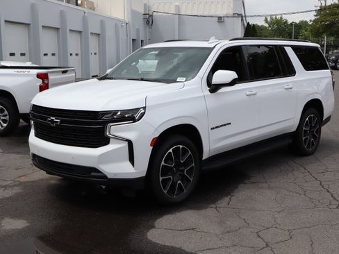 Used 2023 Chevrolet Suburban RST AWD/4WD image 5