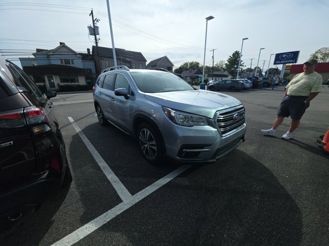 Used 2022 Subaru Ascent Limited w/ Technology Package AWD/4WD image 2