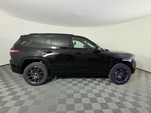 New 2025 Jeep Grand Cherokee Summit image 3