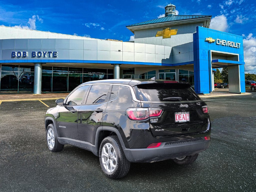 Used 2025 Jeep Compass Sport AWD/4WD image 7