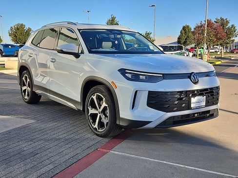 New 2026 Volkswagen Tiguan SE image 4