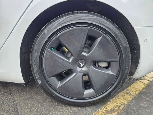 Used 2021 Tesla Model 3 Standard Range Plus image 3