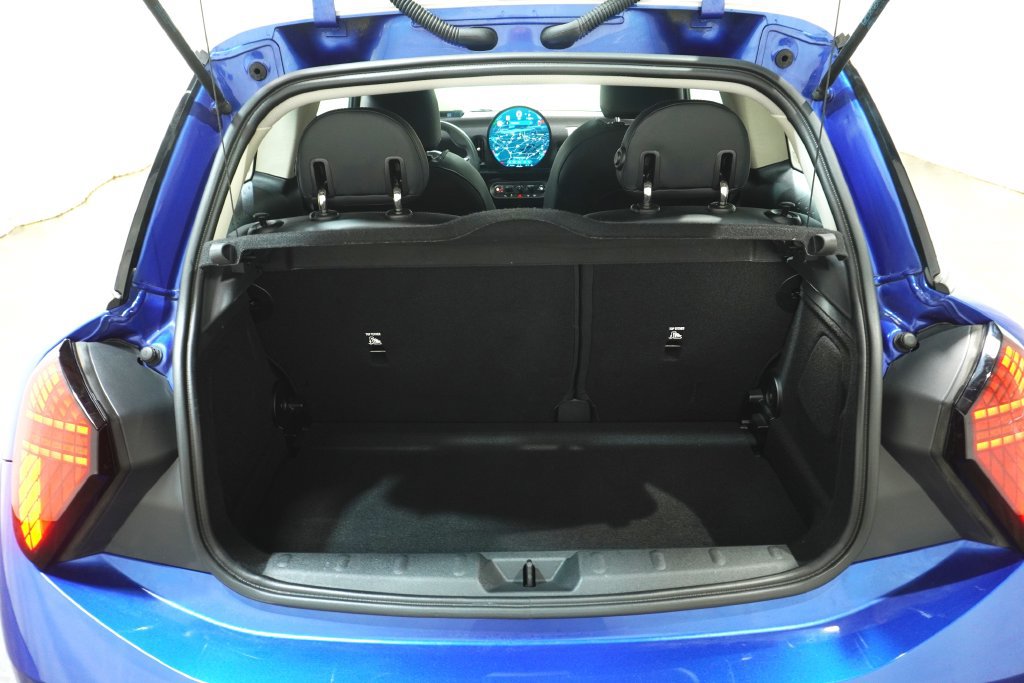 Used 2025 MINI Cooper 2-Door Hardtop FWD image 5