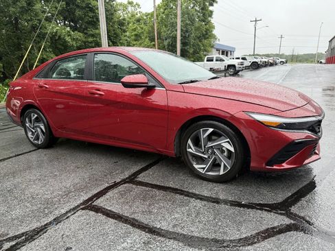 Used 2025 Hyundai Elantra SEL FWD image 5