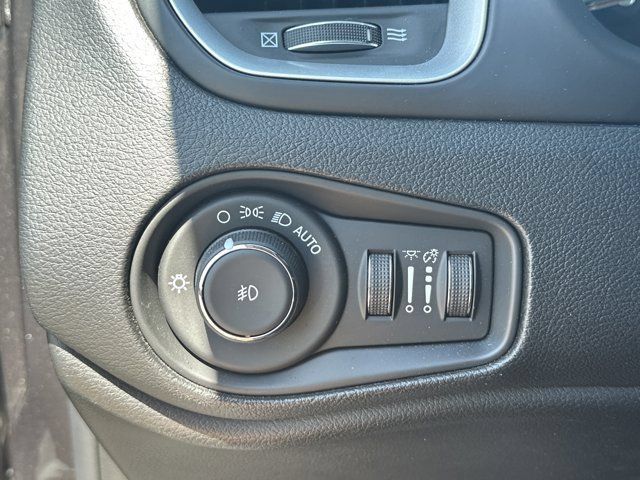 Used 2020 Jeep Renegade Latitude FWD image 26