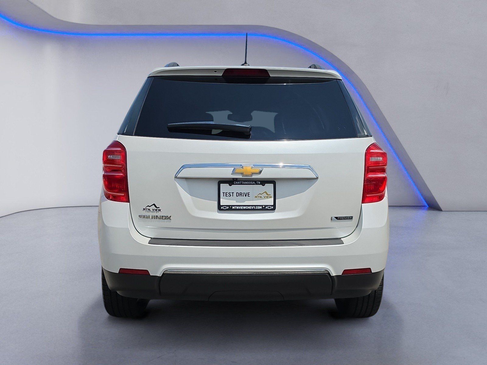 Used 2017 Chevrolet Equinox Premier w/ Enhanced Convenience Package FWD image 11