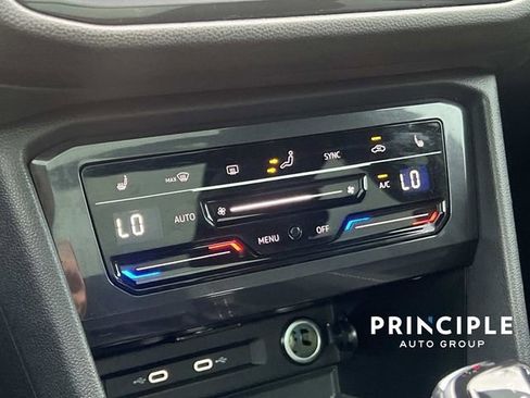 Used 2024 Volkswagen Tiguan SE R-Line image 25