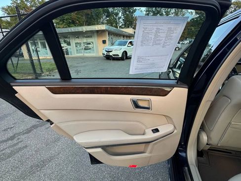 Used 2016 Mercedes-Benz E 350 4MATIC Sedan image 32