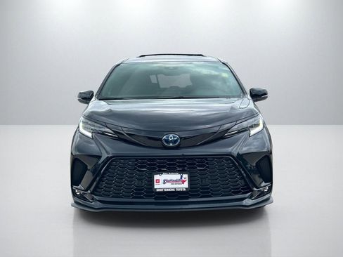 Used 2025 Toyota Sienna XSE w/ XSE Premium Package AWD/4WD image 2